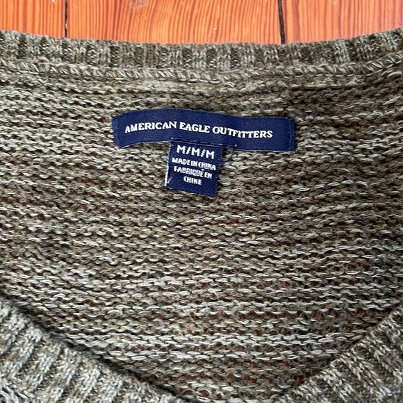 American Eagle Outfitters Green V-Neck Sweater - Picture 2 of 7